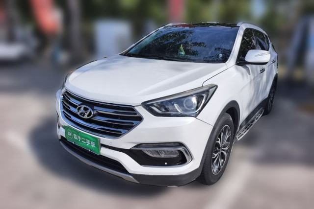 Used Hyundai Santa Fe 2017 2.0T Automatic Two-Wheel Drive Smart Version 7 Seats