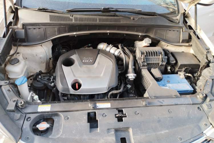 Used Hyundai Santa Fe 2017 2.0T Automatic All-Wheel Drive Smart 7-Seater Engine Bay