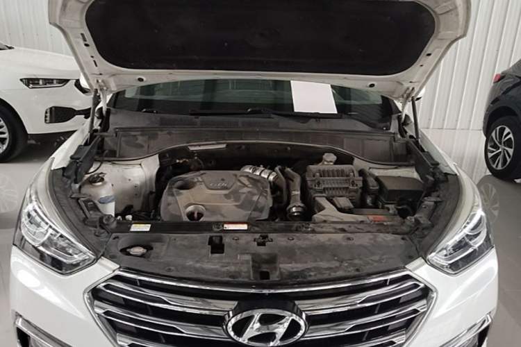 Used Hyundai Santa Fe 2017 2.0T Automatic All-Wheel Drive Smart 7-Seater Engine Bay