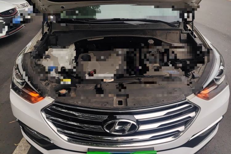 Used Hyundai Santa Fe 2017 2.0T Automatic Two-Wheel Drive Smart Version 7 Seats Engine Bay