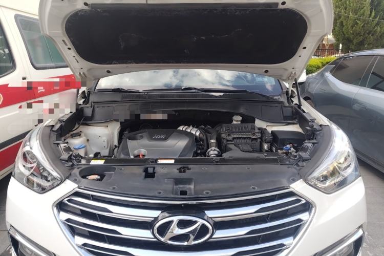 Used Hyundai Santa Fe 2017 2.0T Automatic Two-Wheel Drive Smart Version 7 Seats Engine Bay