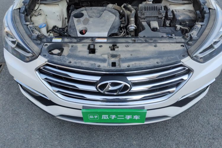 Used Hyundai Santa Fe 2017 2.0T Automatic Two-Wheel Drive Smart Version 7 Seats Engine Bay