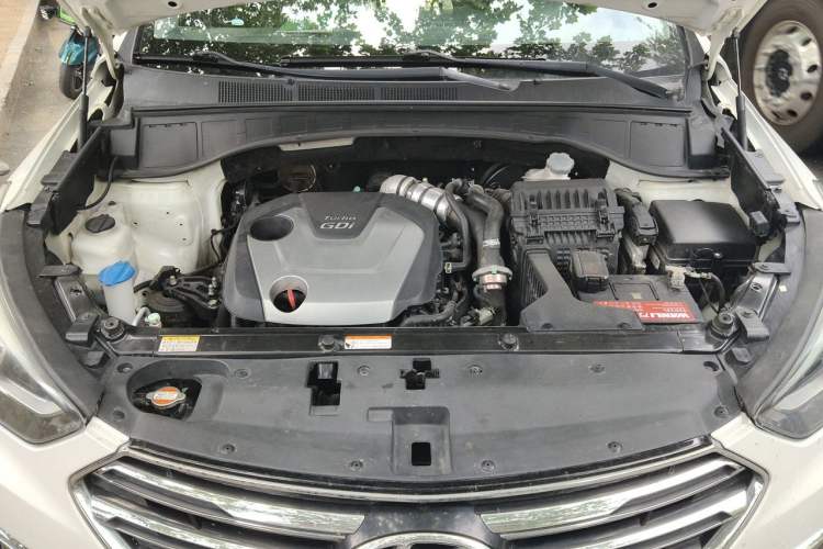 Used Hyundai Santa Fe 2017 2.0T Automatic Two-Wheel Drive Smart Version 7 Seats Engine Bay