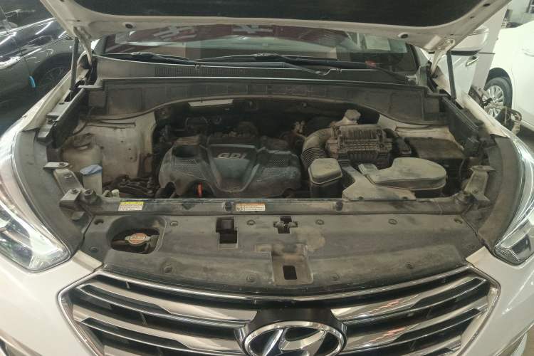 Used Hyundai Santa Fe 2017 2.4L Automatic Two-Wheel Drive Smart Version 5 Seats Engine Bay
