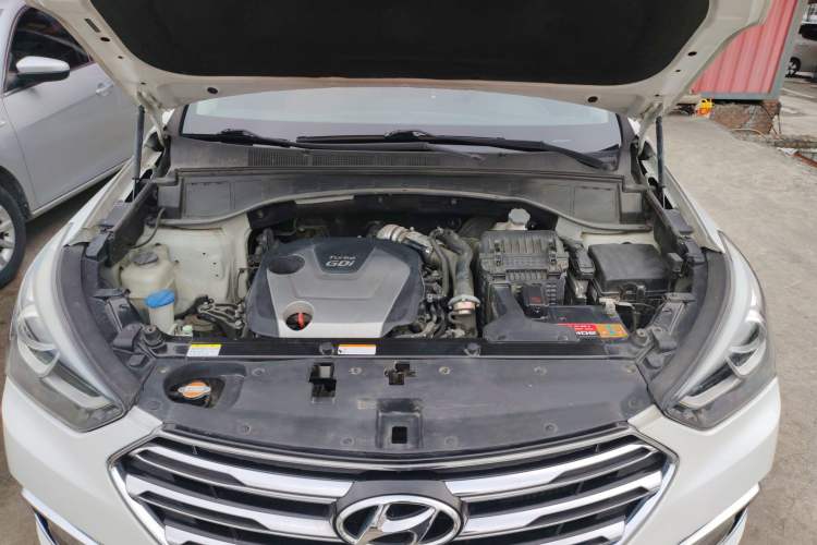 Used Hyundai Santa Fe 2017 2.0T Automatic All-Wheel Drive Smart 7-Seater Engine Bay