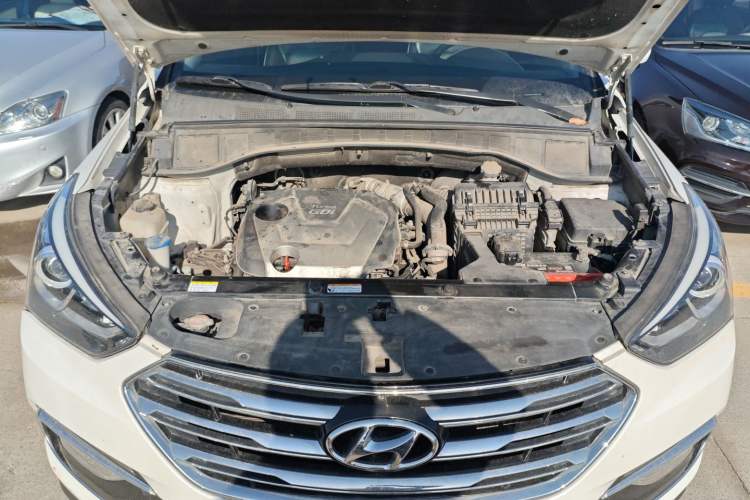 Used Hyundai Santa Fe 2017 2.0T Automatic Two-Wheel Drive Smart Version 7 Seats Engine Bay