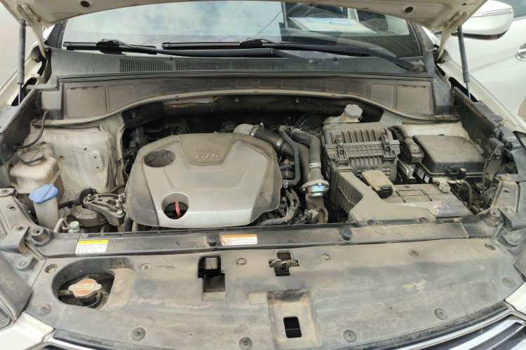 Used Hyundai Santa Fe 2017 2.0T Automatic All-Wheel Drive Smart 7-Seater Engine Bay