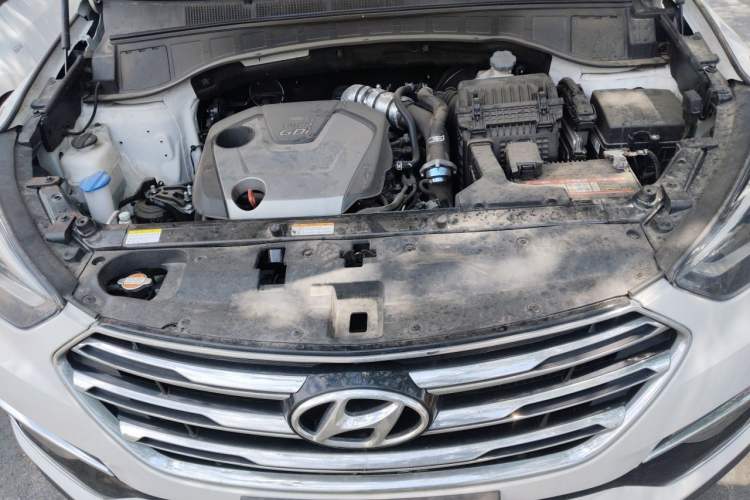 Used Hyundai Santa Fe 2017 2.0T Automatic Two-Wheel Drive Smart Version 7 Seats Engine Bay