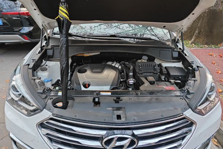 Used Hyundai Santa Fe 2017 2.0T Automatic All-Wheel Drive Smart 7-Seater Engine Bay