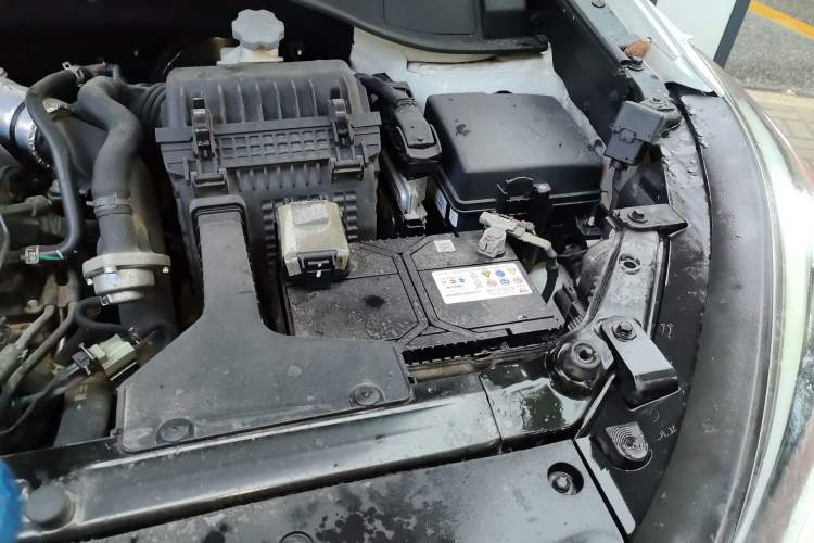 Used Hyundai Santa Fe 2017 2.0T Automatic All-Wheel Drive Smart 7-Seater Engine Bay Left