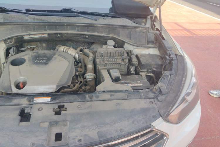 Used Hyundai Santa Fe 2017 2.0T Automatic All-Wheel Drive Smart 7-Seater Engine Bay Left