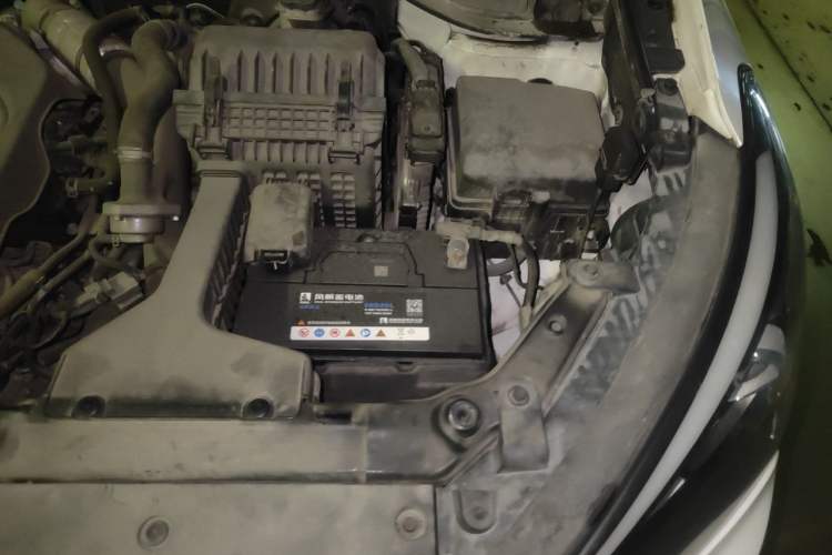 Used Hyundai Santa Fe 2017 2.0T Automatic All-Wheel Drive Smart 7-Seater Engine Bay Left