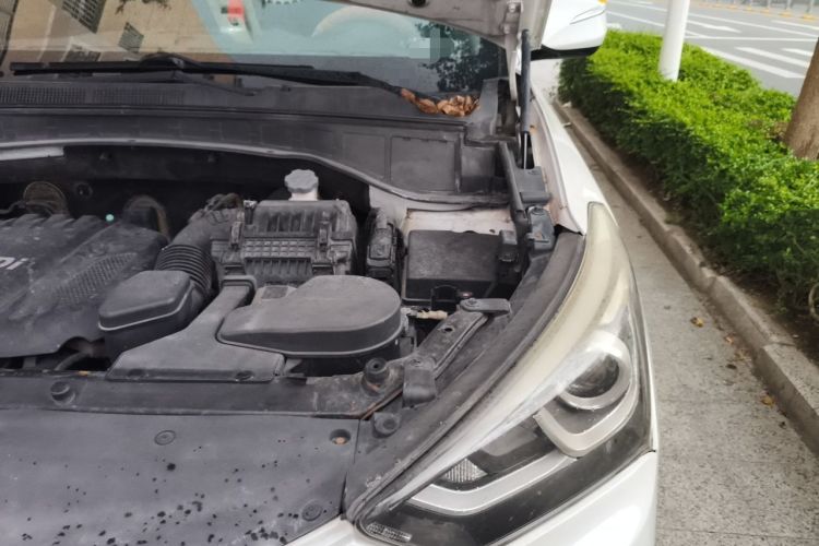 Used Hyundai Santa Fe 2017 2.4L Automatic Two-Wheel Drive Smart Version 5 Seats Engine Bay Left