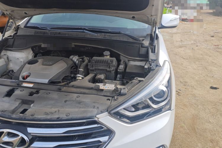 Used Hyundai Santa Fe 2017 2.0T Automatic All-Wheel Drive Smart 7-Seater Engine Bay Left