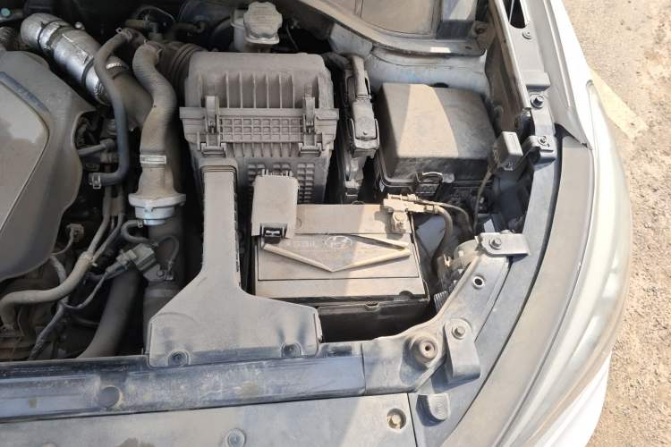 Used Hyundai Santa Fe 2017 2.0T Automatic All-Wheel Drive Smart 7-Seater Engine Bay Left