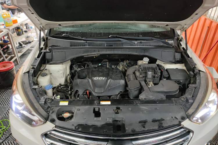 Used Hyundai Santa Fe 2017 2.4L Automatic Two-Wheel Drive Smart Version 5 Seats Engine Bay
