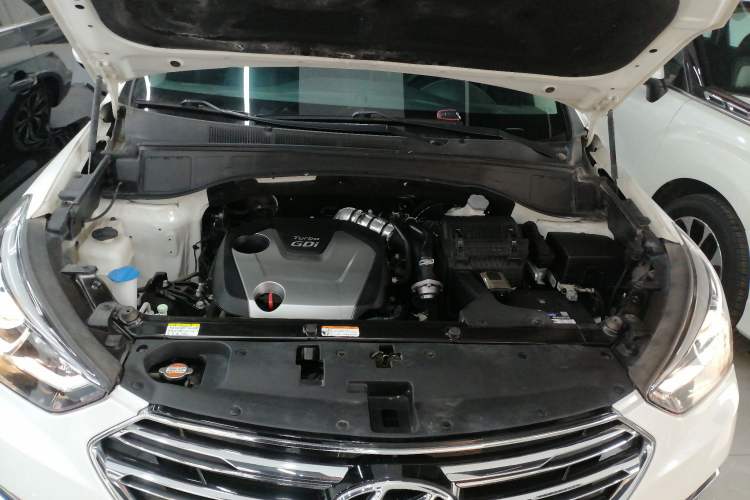 Used Hyundai Santa Fe 2017 2.0T Automatic All-Wheel Drive Smart 7-Seater Engine Bay