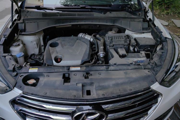 Used Hyundai Santa Fe 2017 2.0T Automatic All-Wheel Drive Smart 7-Seater Engine Bay