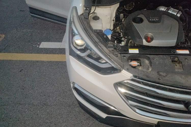 Used Hyundai Santa Fe 2017 2.0T Automatic All-Wheel Drive Smart 7-Seater Engine Bay Right
