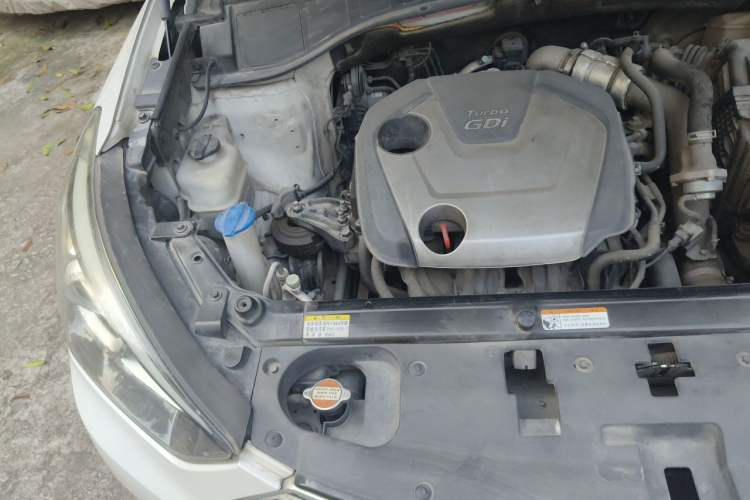 Used Hyundai Santa Fe 2017 2.0T Automatic Two-Wheel Drive Smart Version 7 Seats Engine Bay Right