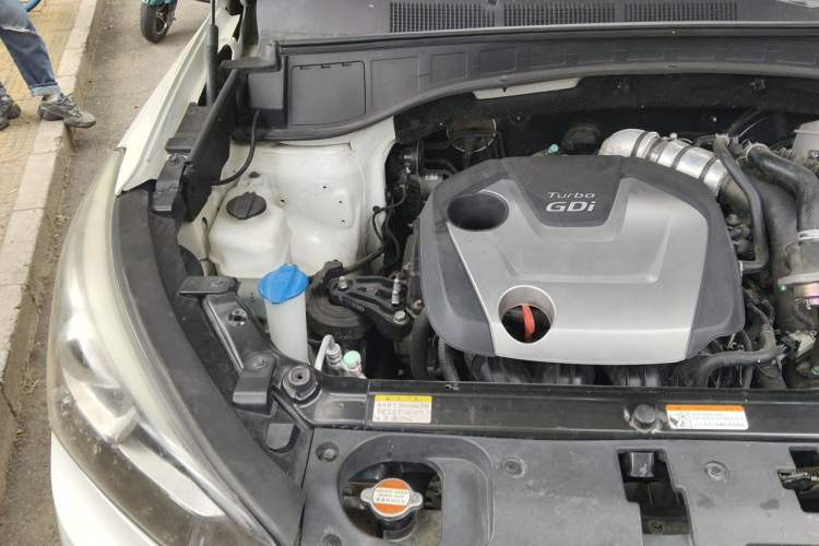 Used Hyundai Santa Fe 2017 2.0T Automatic Two-Wheel Drive Smart Version 7 Seats Engine Bay Right