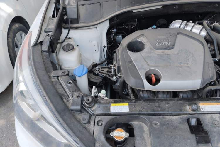 Used Hyundai Santa Fe 2017 2.0T Automatic Two-Wheel Drive Smart Version 7 Seats Engine Bay Right