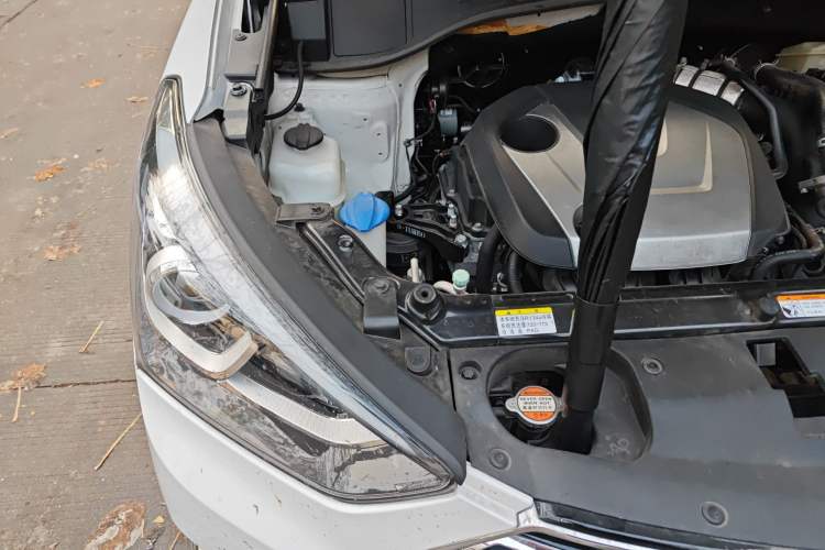 Used Hyundai Santa Fe 2017 2.0T Automatic All-Wheel Drive Smart 7-Seater Engine Bay Right