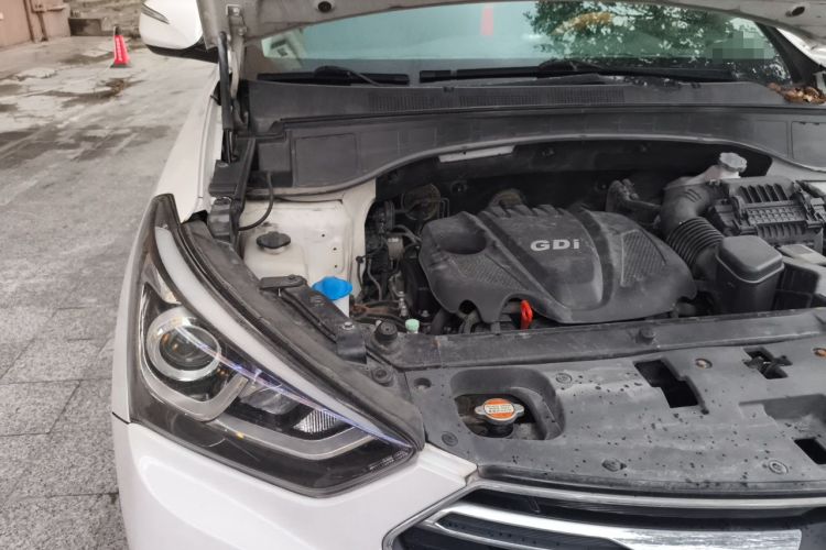 Used Hyundai Santa Fe 2017 2.4L Automatic Two-Wheel Drive Smart Version 5 Seats Engine Bay Right