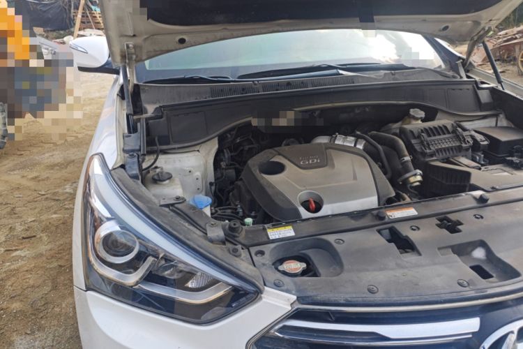 Used Hyundai Santa Fe 2017 2.0T Automatic All-Wheel Drive Smart 7-Seater Engine Bay Right