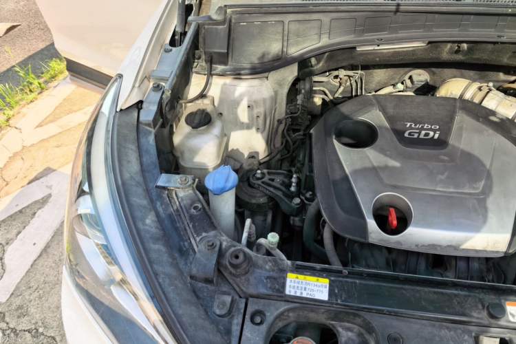 Used Hyundai Santa Fe 2017 2.0T Automatic Two-Wheel Drive Smart Version 7 Seats Engine Bay Right