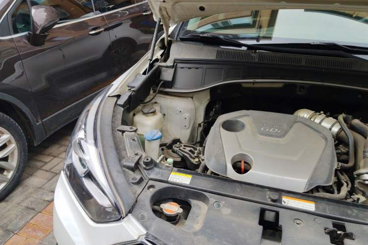 Used Hyundai Santa Fe 2017 2.0T Automatic All-Wheel Drive Smart 7-Seater Engine Bay Right