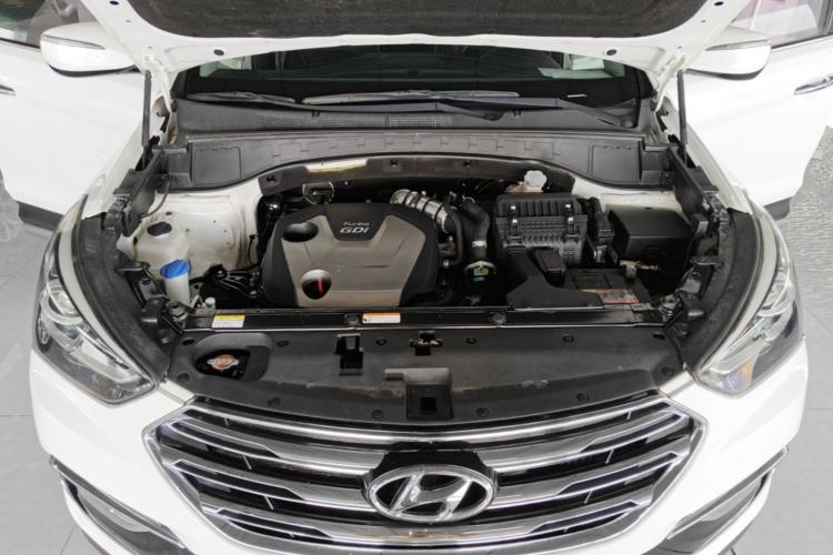 Used Hyundai Santa Fe 2017 2.0T Automatic Two-Wheel Drive Smart Version 7 Seats Engine Bay