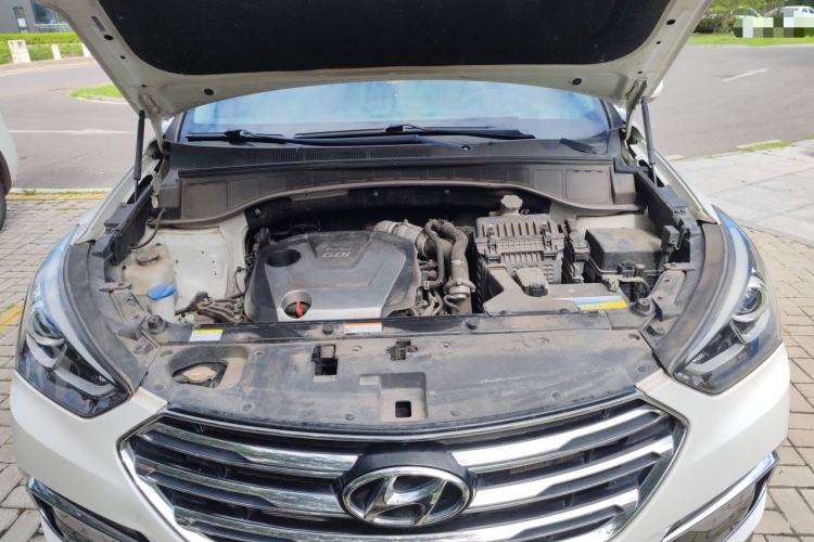 Used Hyundai Santa Fe 2017 2.0T Automatic All-Wheel Drive Smart 7-Seater Engine Bay