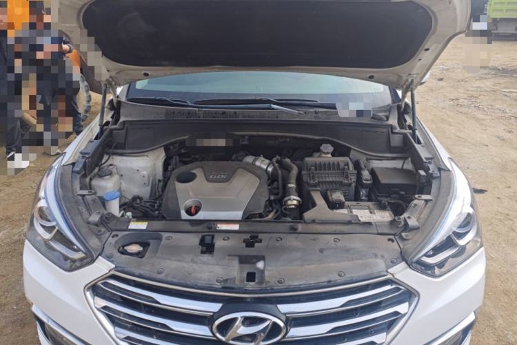Used Hyundai Santa Fe 2017 2.0T Automatic All-Wheel Drive Smart 7-Seater Engine Bay