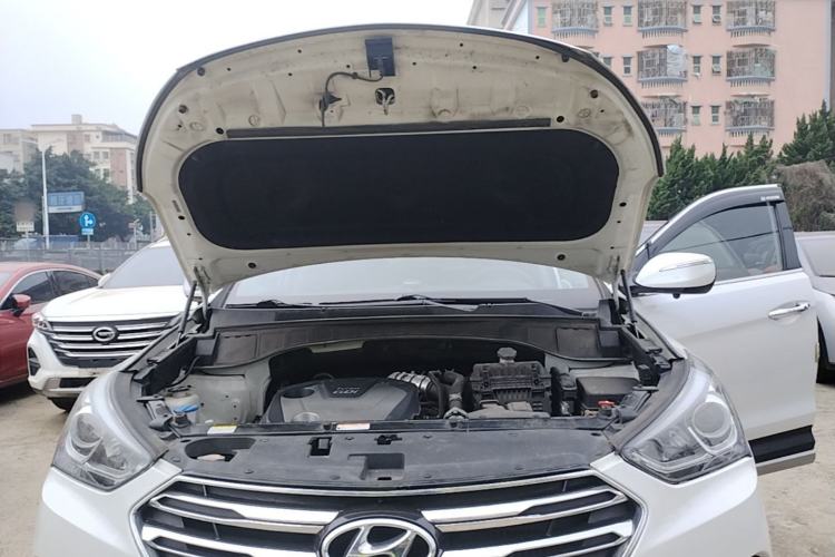Used Hyundai Santa Fe 2017 2.0T Automatic All-Wheel Drive Smart 7-Seater Engine Bay