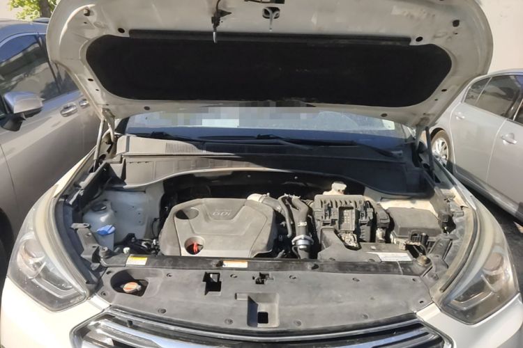 Used Hyundai Santa Fe 2017 2.0T Automatic Two-Wheel Drive Smart Version 7 Seats Engine Bay