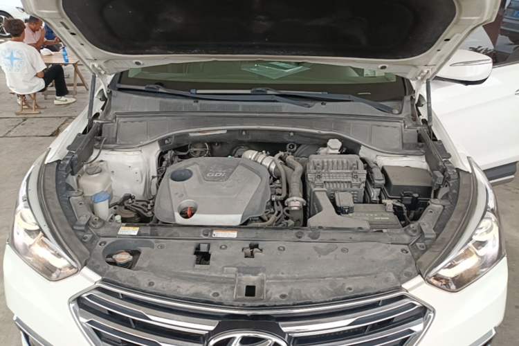 Used Hyundai Santa Fe 2017 2.0T Automatic All-Wheel Drive Smart 7-Seater Engine Bay