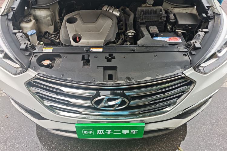 Used Hyundai Santa Fe 2017 2.0T Automatic Two-Wheel Drive Smart Version 7 Seats Engine Bay