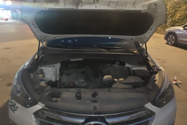 Used Hyundai Santa Fe 2017 2.4L Automatic Two-Wheel Drive Smart Version 5 Seats Engine Bay