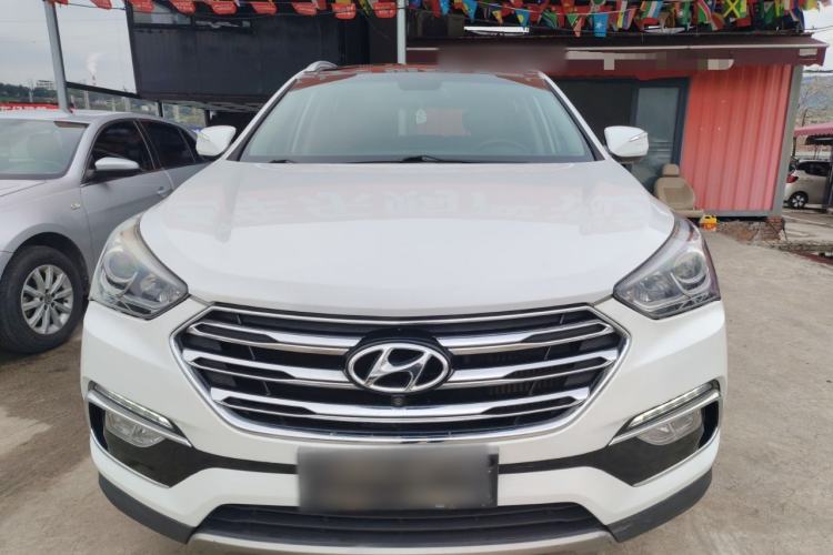 Used Hyundai Santa Fe 2017 2.0T Automatic All-Wheel Drive Smart 7-Seater Exterior 1