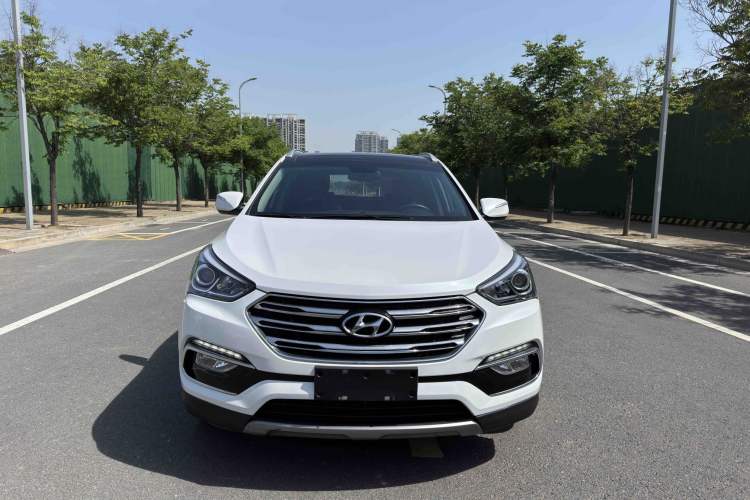Used Hyundai Santa Fe 2017 2.0T Automatic All-Wheel Drive Smart 7-Seater Exterior 1