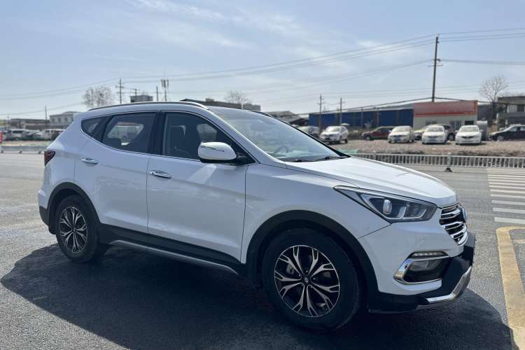 Used Hyundai Santa Fe 2017 2.0T Automatic All-Wheel Drive Smart 7-Seater Exterior 1