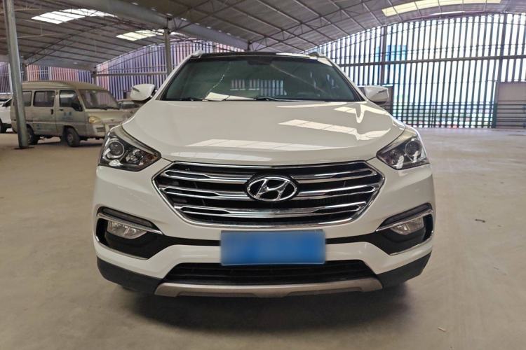 Used Hyundai Santa Fe 2017 2.0T Automatic Two-Wheel Drive Smart Version 7 Seats Exterior 1