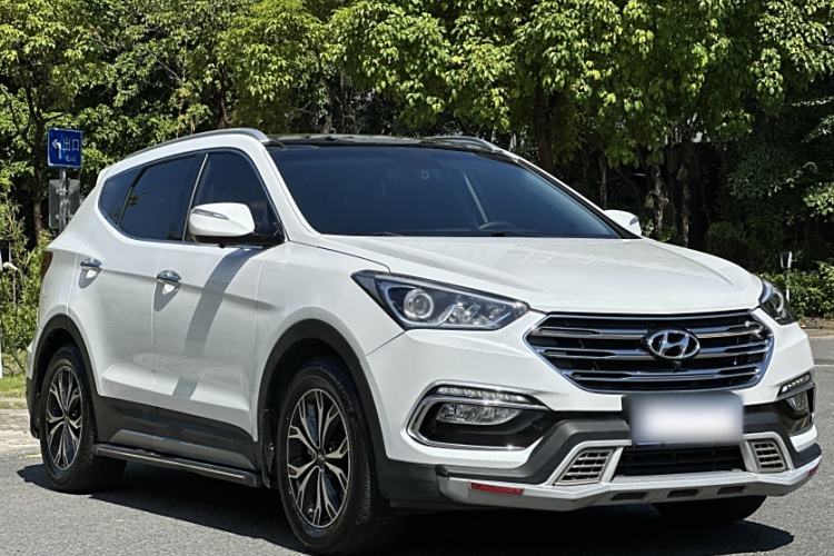 Used Hyundai Santa Fe 2017 2.0T Automatic All-Wheel Drive Smart 7-Seater Exterior 1