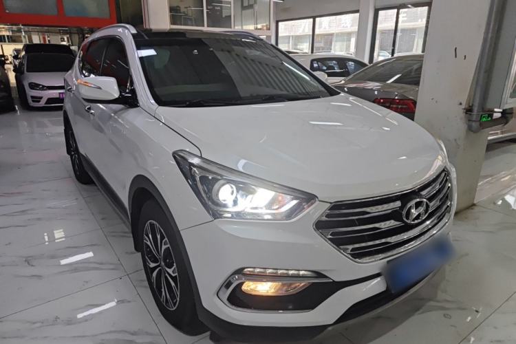 Used Hyundai Santa Fe 2017 2.0T Automatic Two-Wheel Drive Smart Version 7 Seats Exterior 1