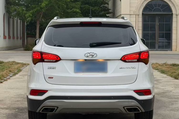 Used Hyundai Santa Fe 2017 2.4L Automatic Two-Wheel Drive Smart Version 5 Seats Exterior 10