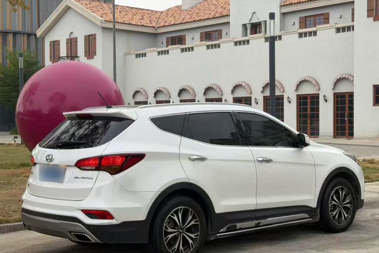 Used Hyundai Santa Fe 2017 2.4L Automatic Two-Wheel Drive Smart Version 5 Seats Exterior 11