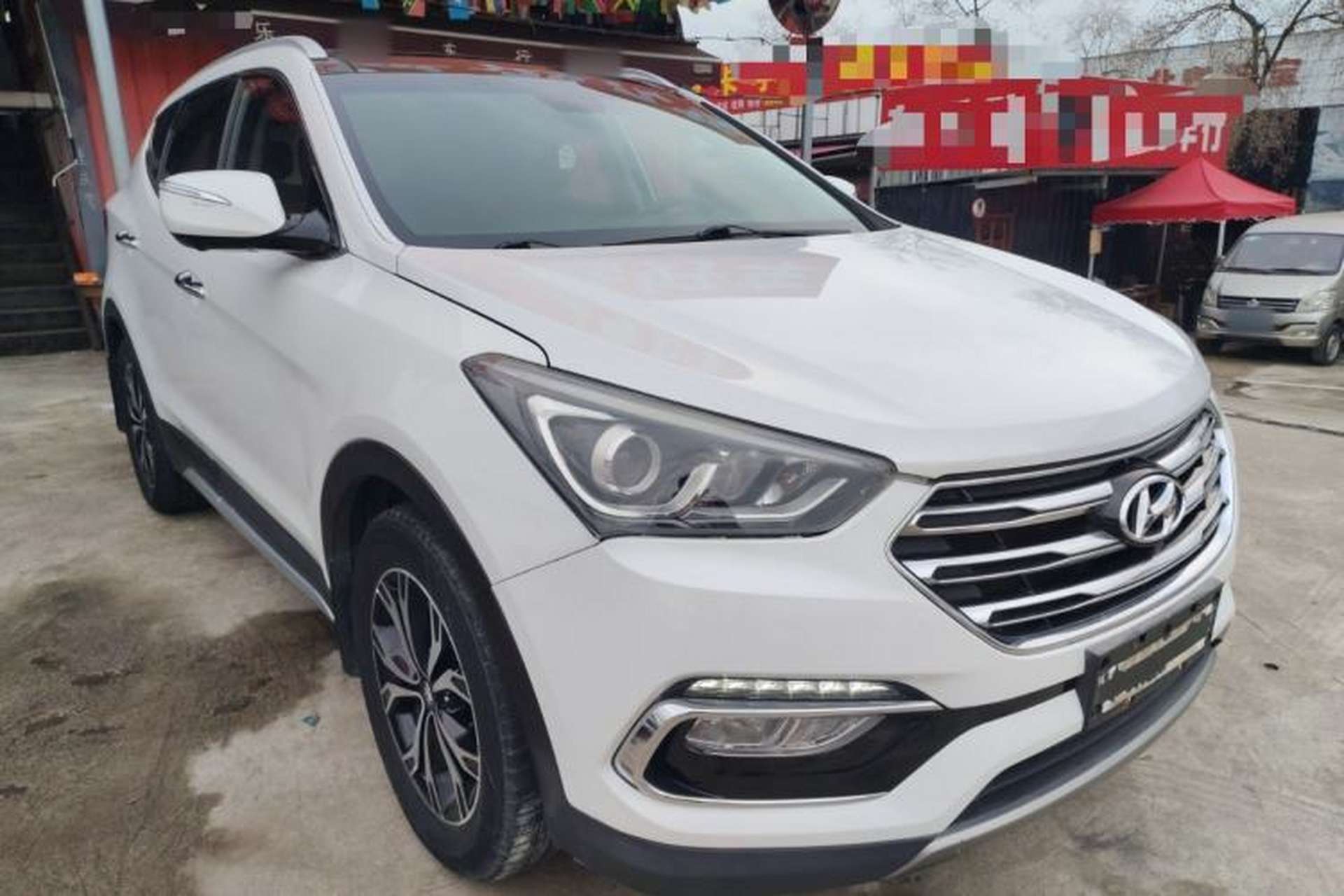 Used Hyundai Santa Fe 2017 2.0T Automatic All-Wheel Drive Smart 7-Seater Exterior 2
