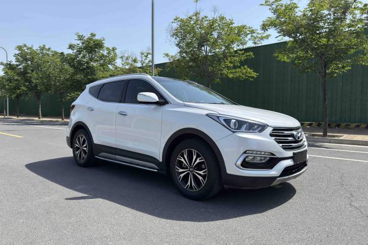 Used Hyundai Santa Fe 2017 2.0T Automatic All-Wheel Drive Smart 7-Seater Exterior 2