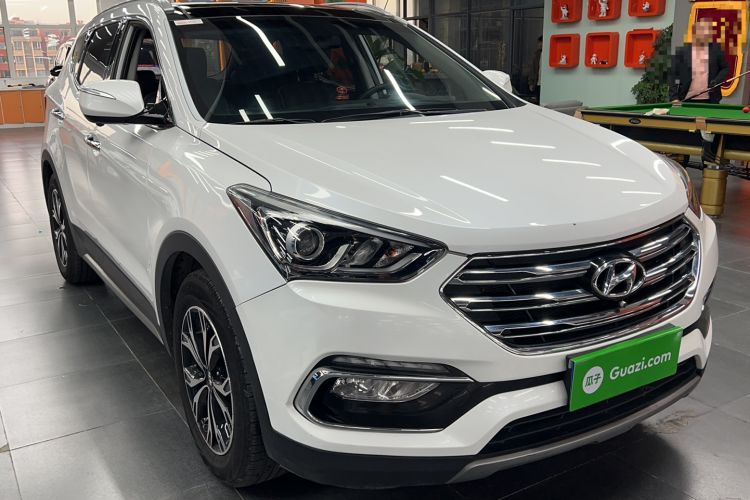 Used Hyundai Santa Fe 2017 2.0T Automatic Two-Wheel Drive Smart Version 7 Seats Exterior 2